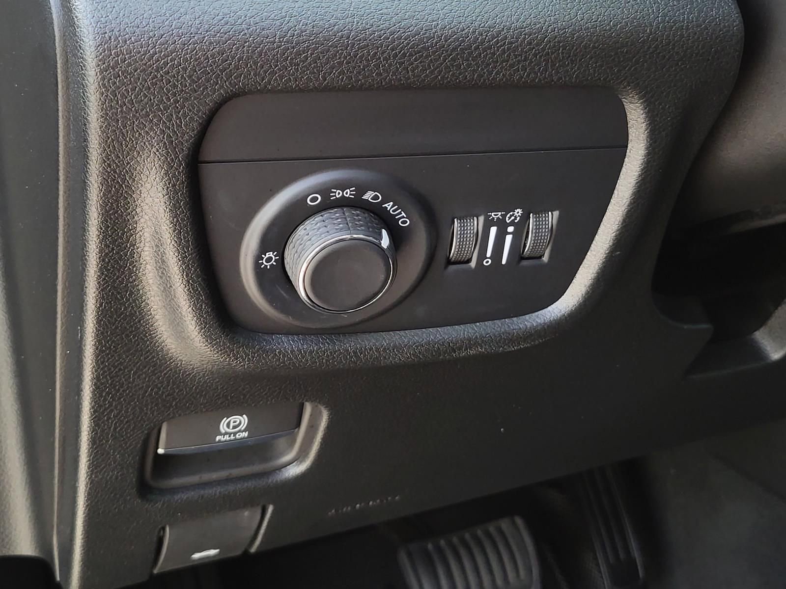 Used 2025 Jeep Grand Cherokee L Altitude RWD image 19