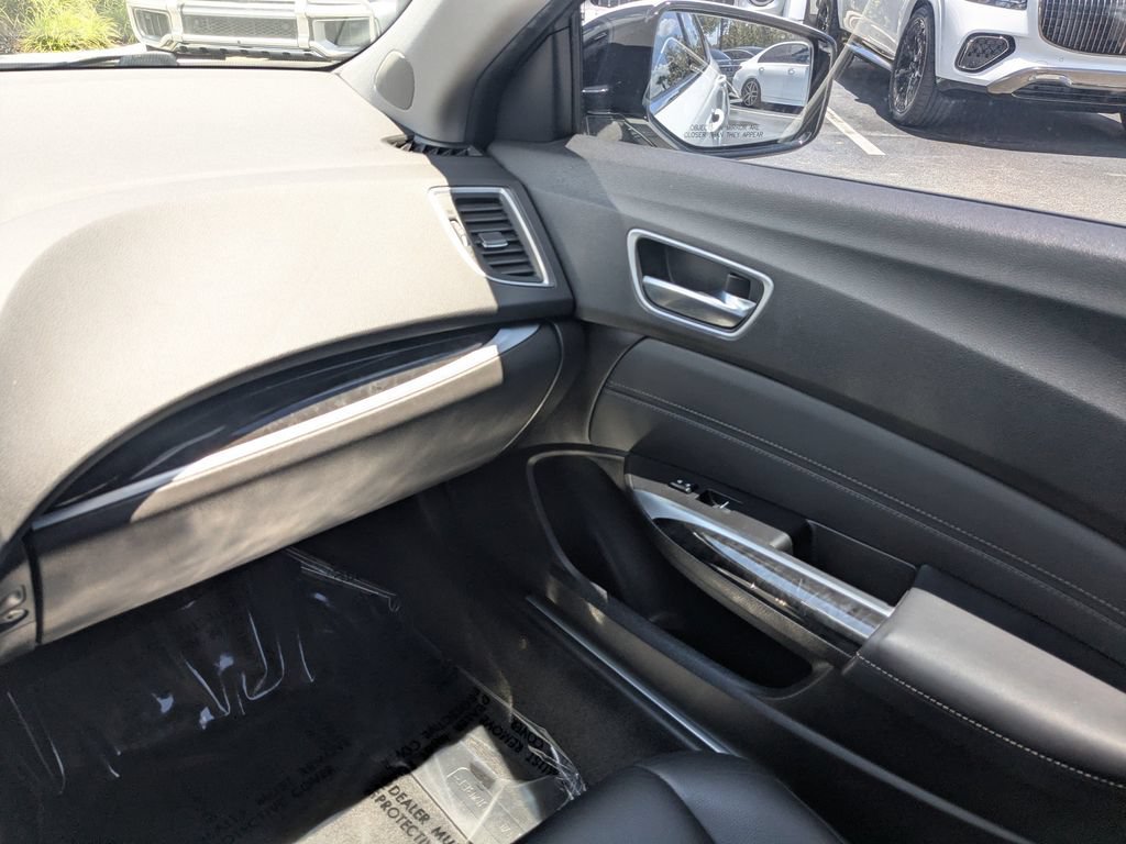 Used 2018 Acura TLX FWD image 4