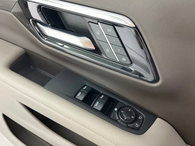 Used 2025 Chevrolet Tahoe LT RWD image 32