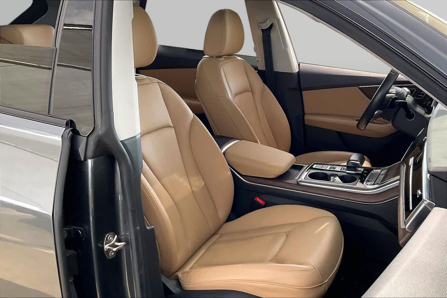Used 2019 Audi Q8 Premium Plus w/ Premium Plus AWD/4WD image 9