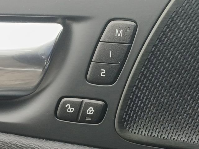 Used 2022 Volvo XC60 B5 Inscription w/ Climate Package image 17