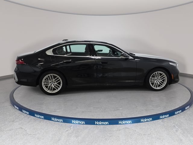 Certified 2024 BMW 530i xDrive w/ Convenience Package AWD/4WD image 4