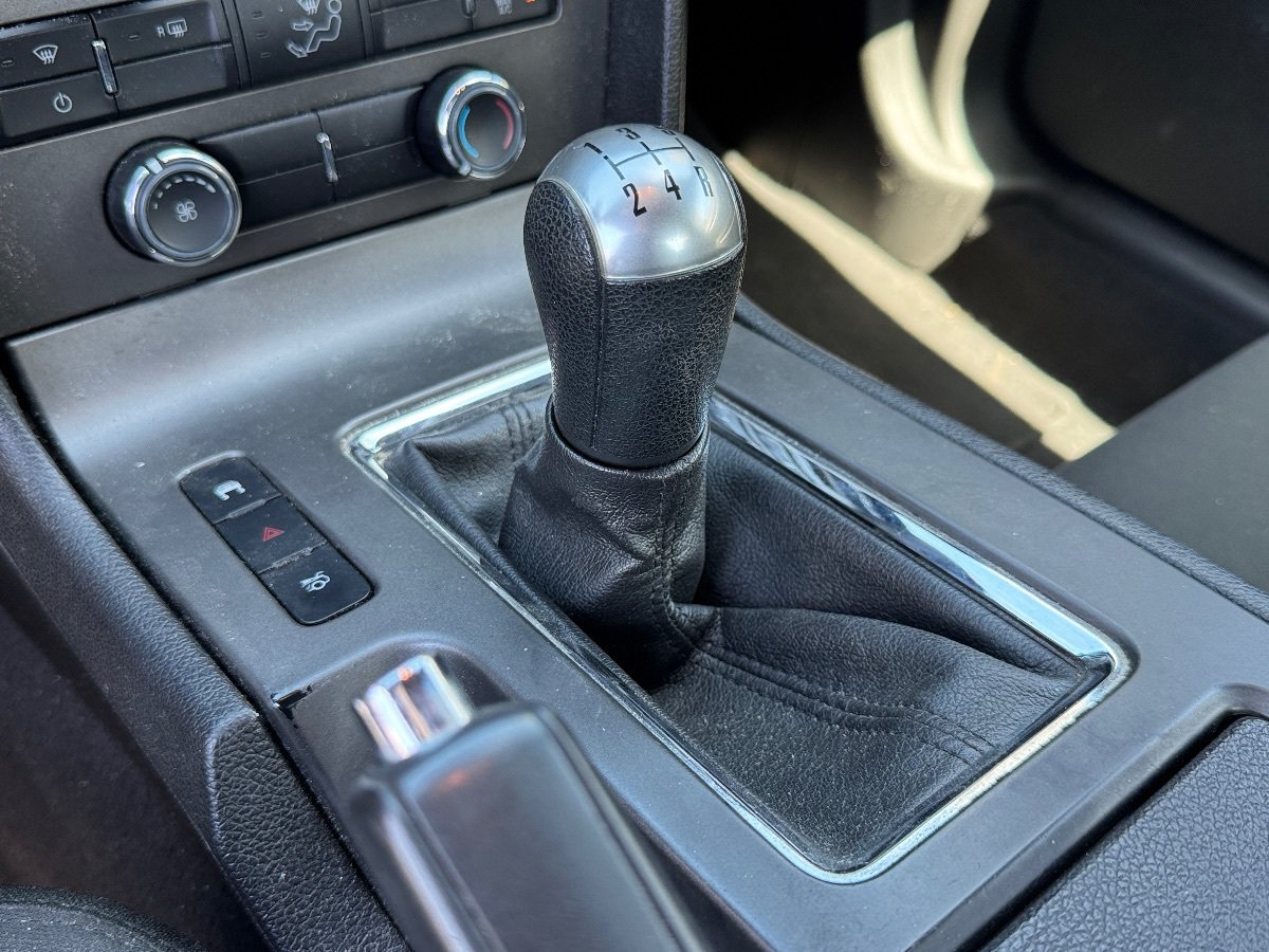 Used 2010 Ford Mustang Coupe RWD image 17
