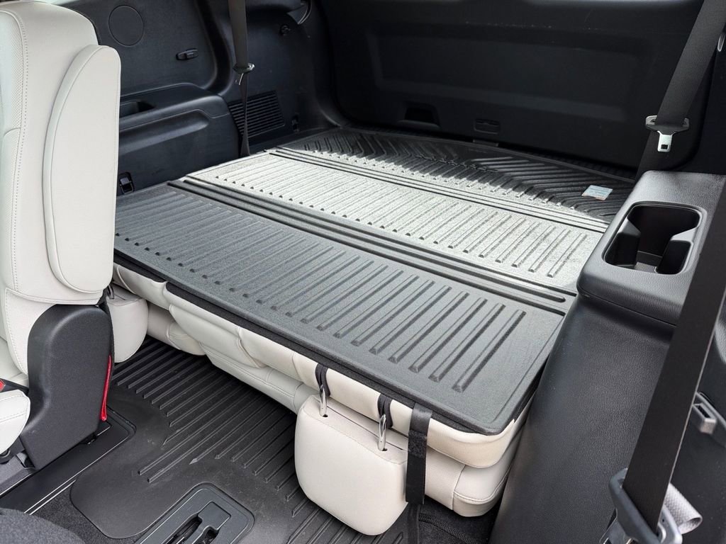 Used 2025 Kia Telluride EX w/ EX Captain's Chair Package image 13