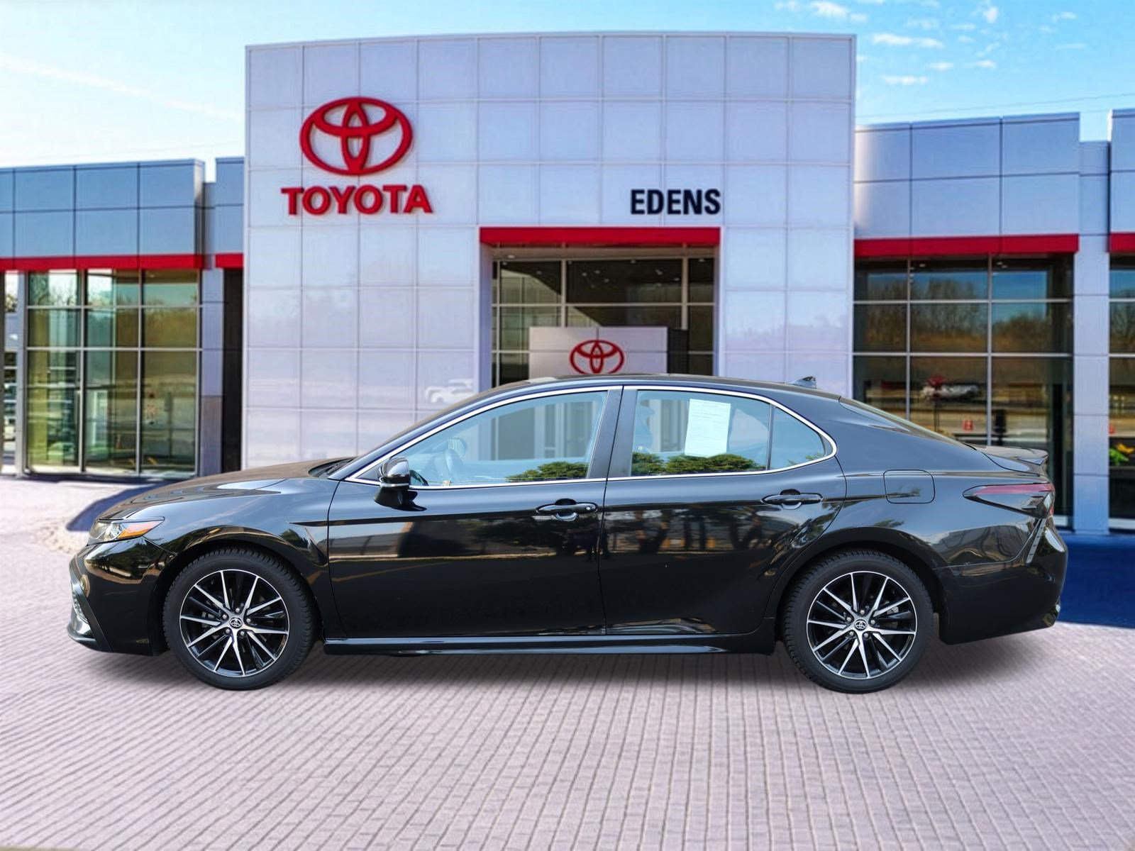 Used 2021 Toyota Camry SE FWD image 8