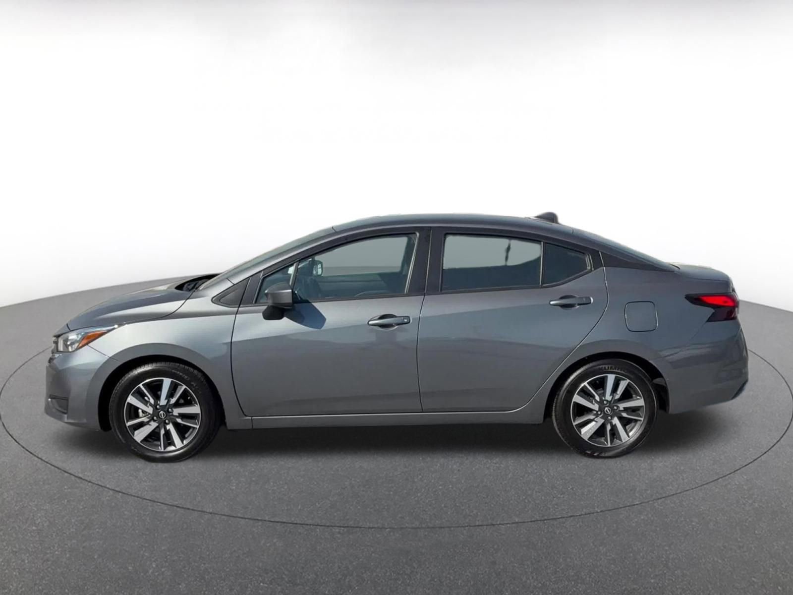 Used 2025 Nissan Versa SV image 9