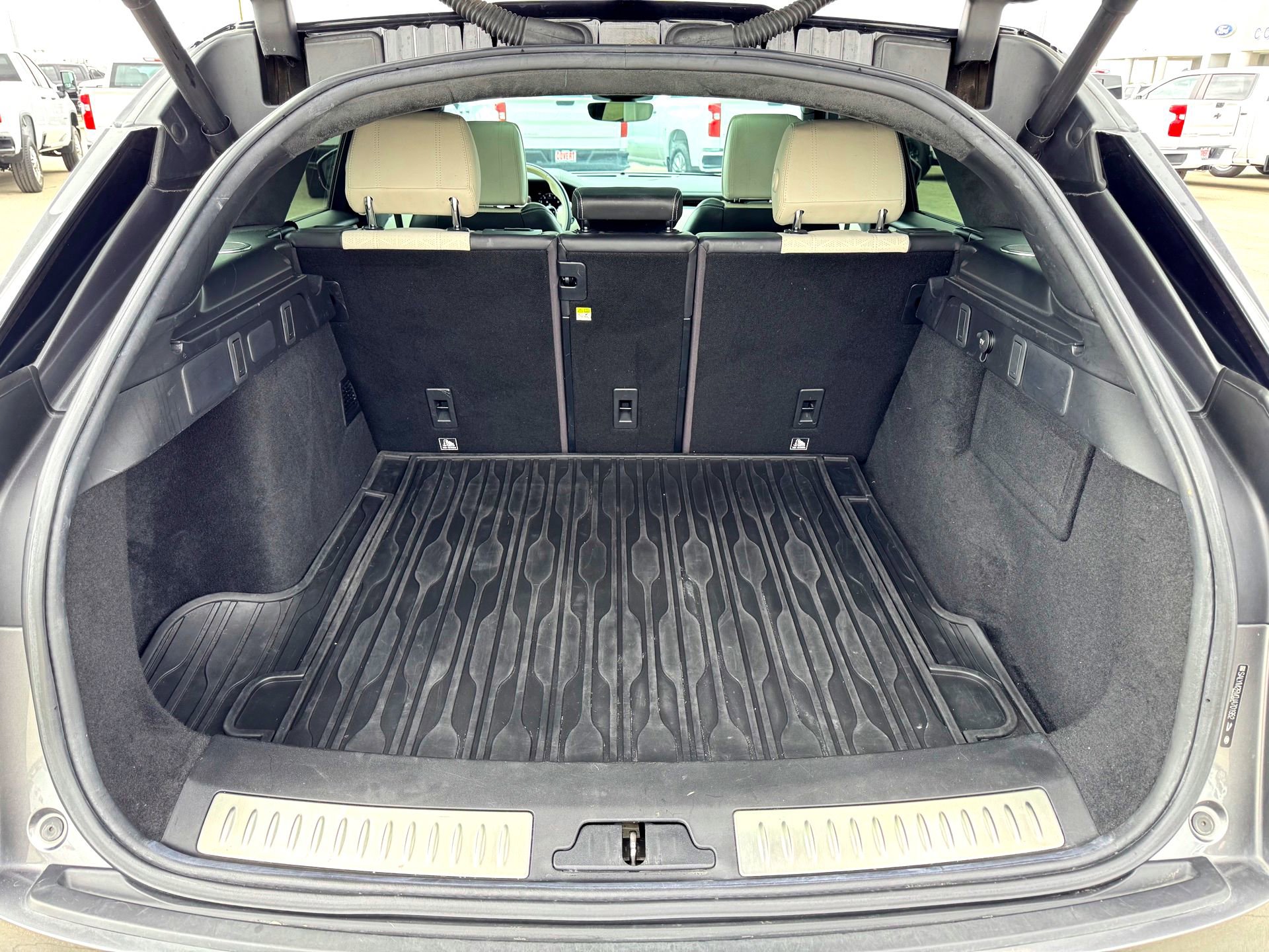 Used 2018 Land Rover Range Rover Velar image 9