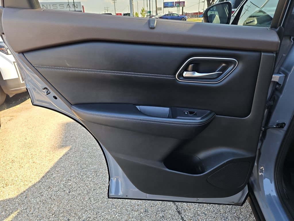 Used 2021 Nissan Rogue SL w/ Premium Package FWD image 16