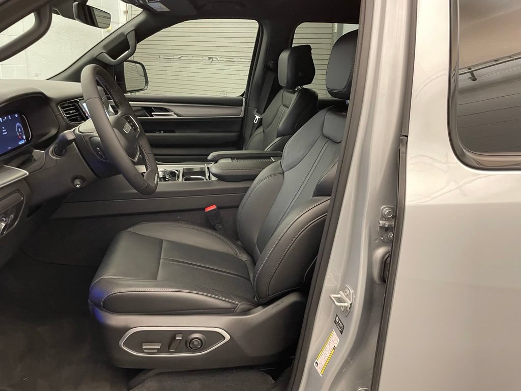 New 2026 Jeep Grand Wagoneer 4WD image 18
