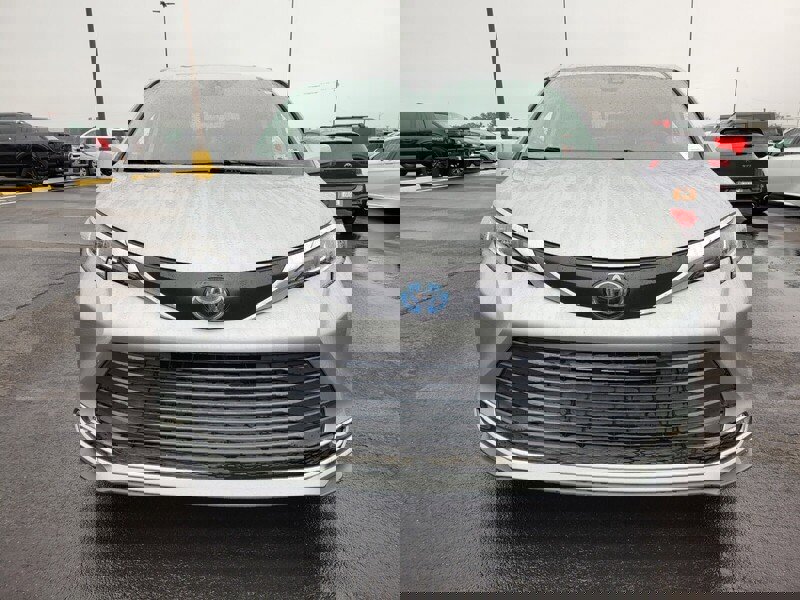 Used 2021 Toyota Sienna XLE image 2