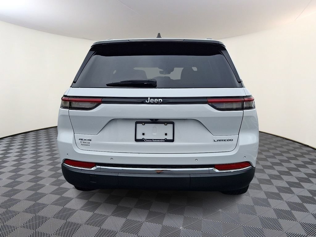 Used 2023 Jeep Grand Cherokee Laredo w/ Luxury Tech Group I AWD/4WD image 8