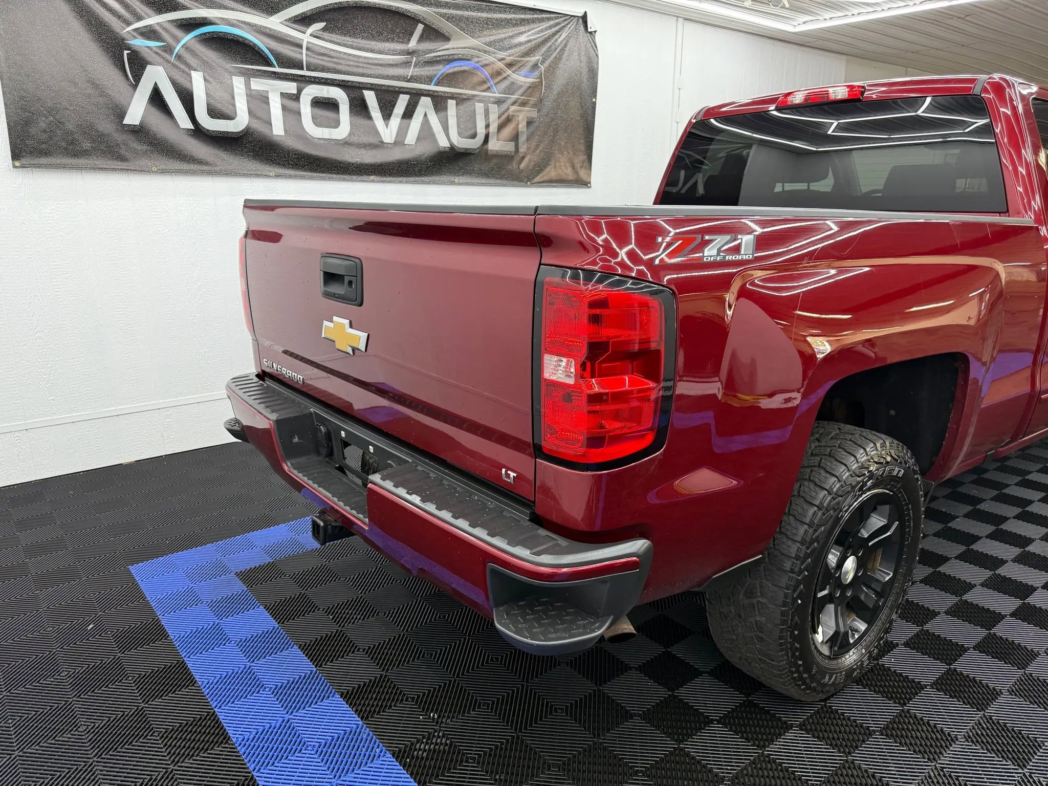 Used 2018 Chevrolet Silverado 1500 LT w/ All Star Edition image 3