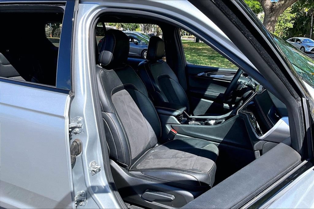 Used 2022 Jeep Grand Cherokee L Laredo RWD image 4