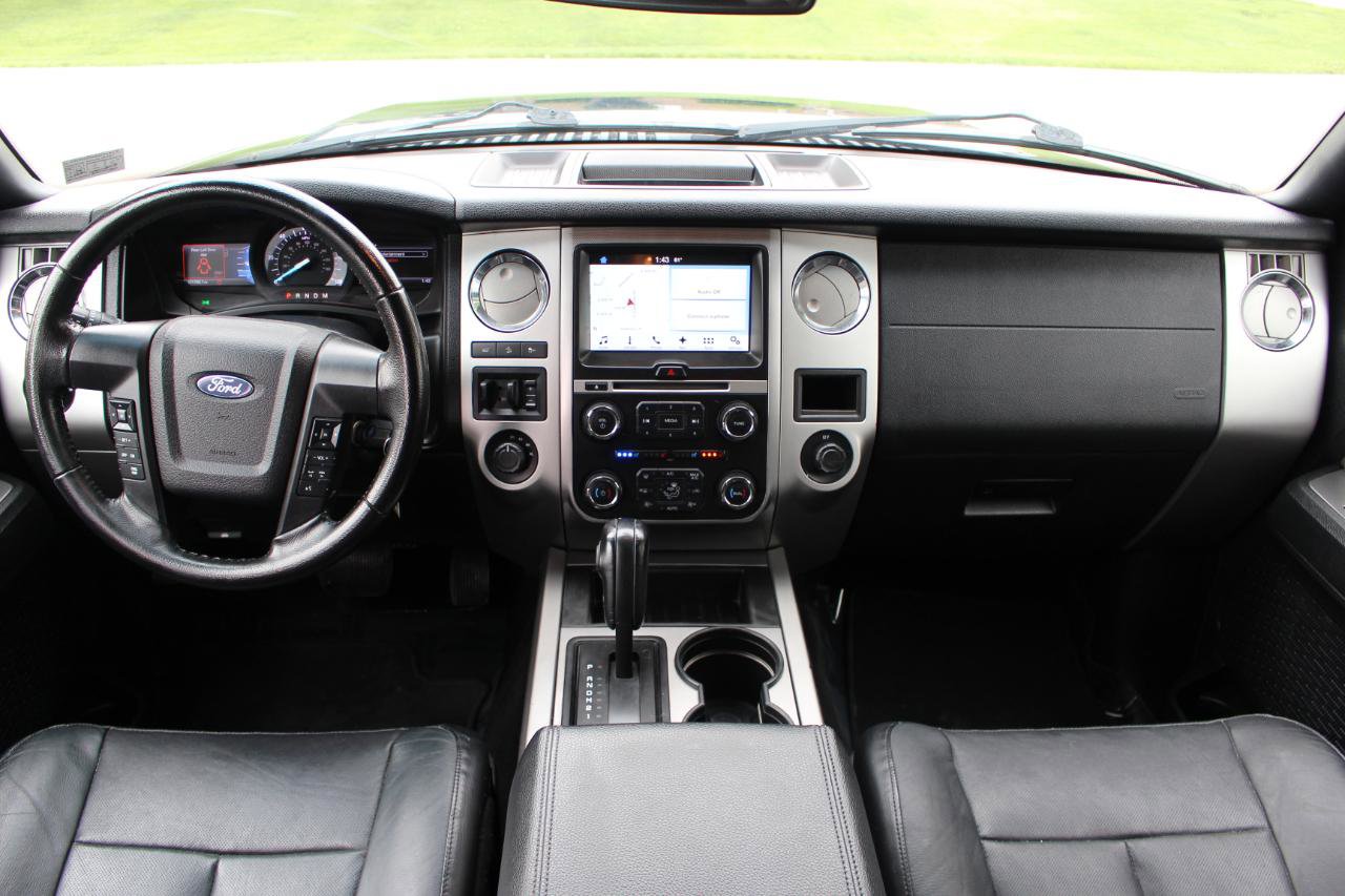 Used 2016 Ford Expedition XLT w/ Equipment Group 202A AWD/4WD image 29