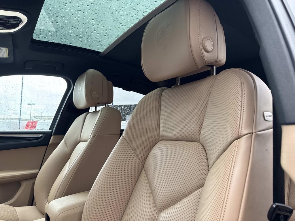 Used 2023 Porsche Macan S w/ Sport Chrono Package image 19