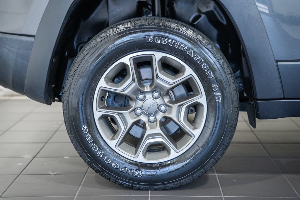 Used 2022 Jeep Cherokee Trailhawk w/ Premium Leather Package AWD/4WD image 20