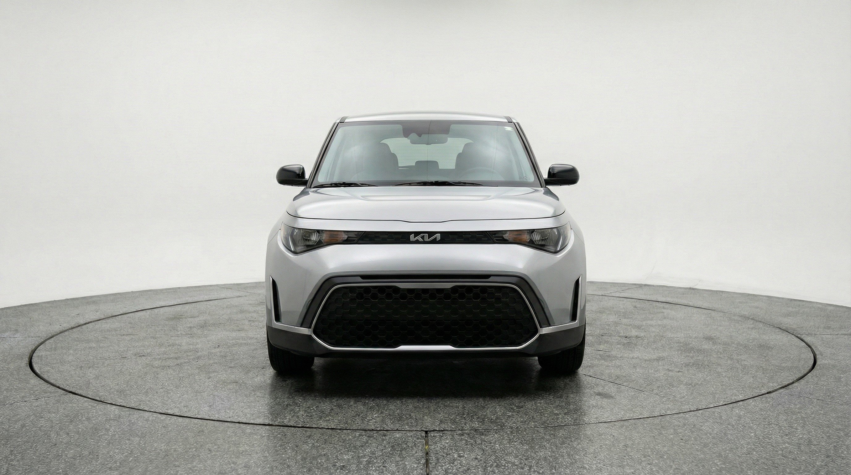 Used 2025 Kia Soul LX w/ LX Technology Package image 2