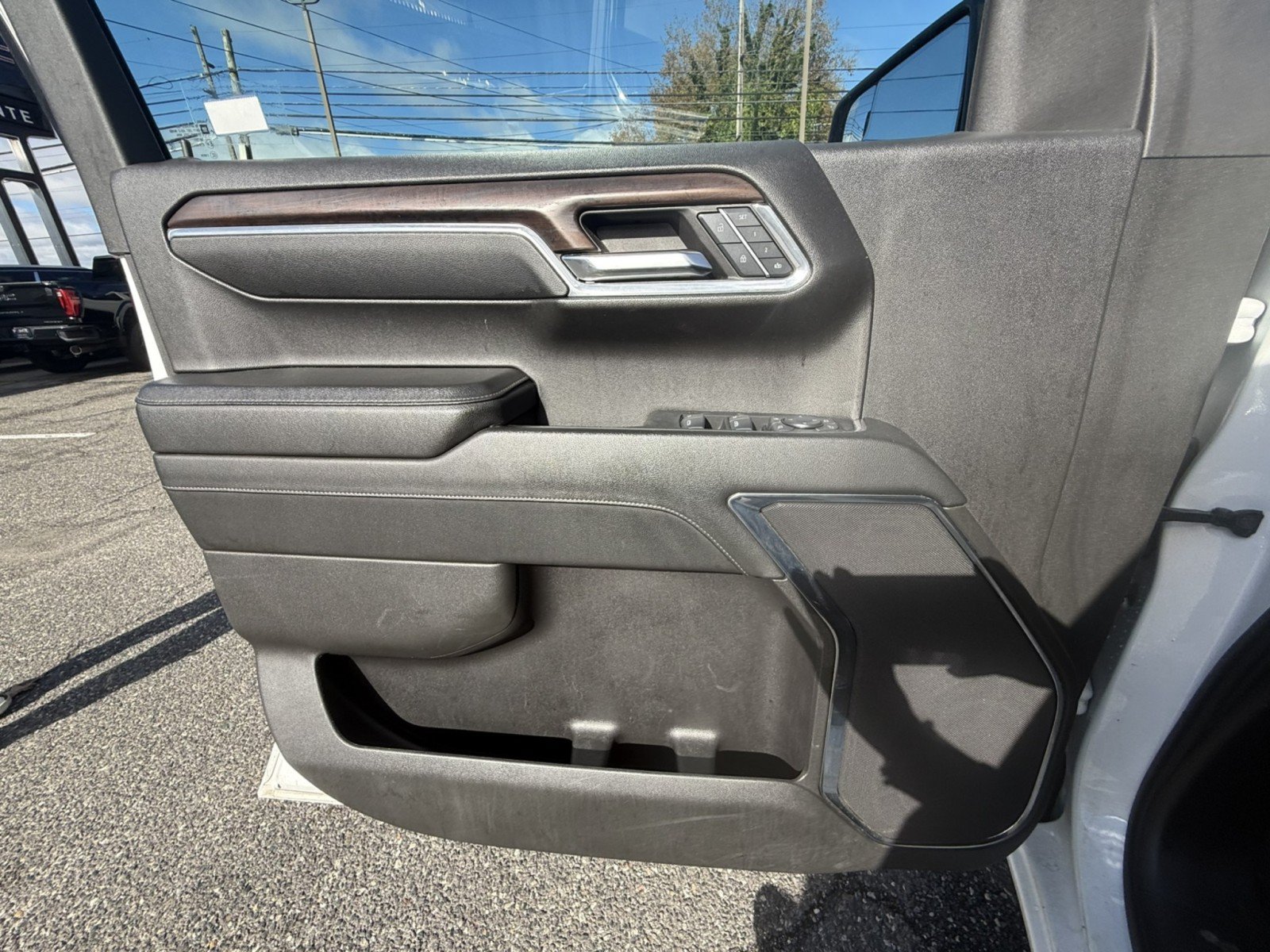 Used 2024 GMC Sierra 1500 SLT RWD image 9