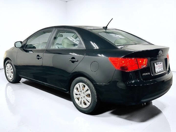 Used 2010 Kia Forte LX w/ Convenience Pkg image 4