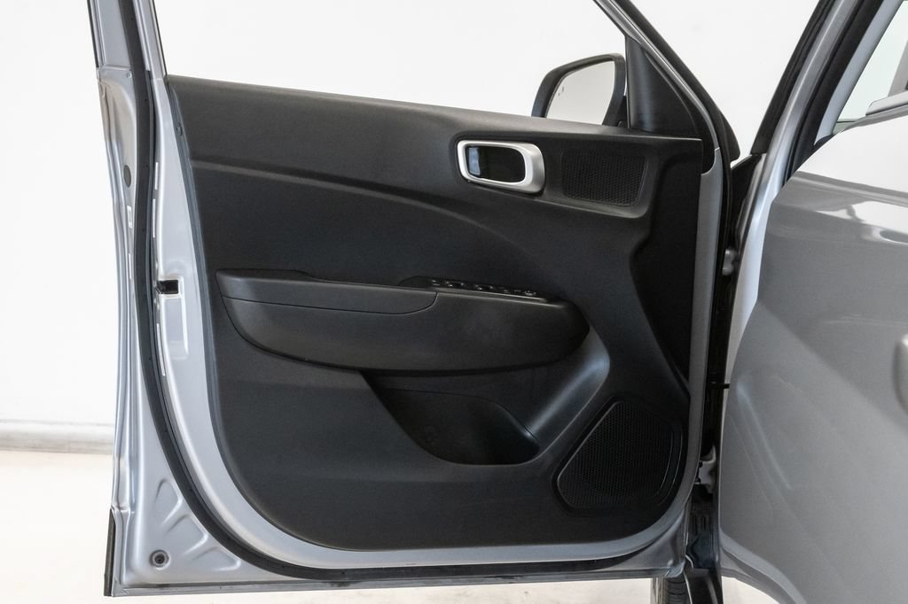 Used 2025 Hyundai Venue SEL FWD image 8
