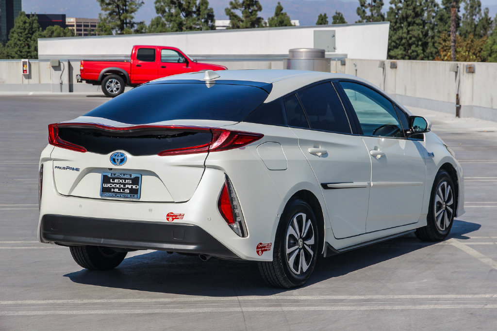 Used 2017 Toyota Prius Prime Advanced FWD image 4