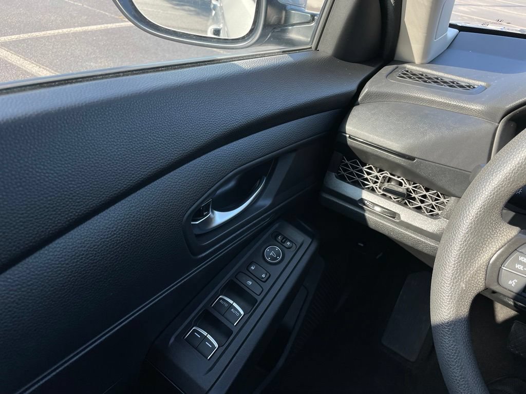 Certified 2025 Honda Accord LX image 22