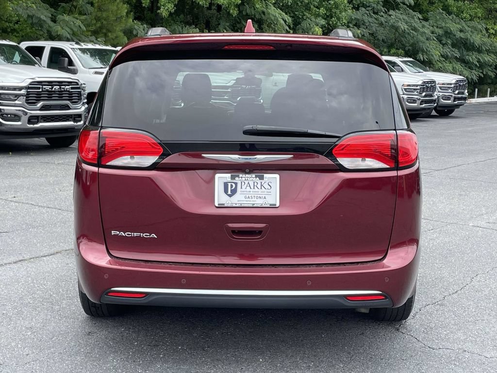Certified 2017 Chrysler Pacifica Touring-L FWD image 7