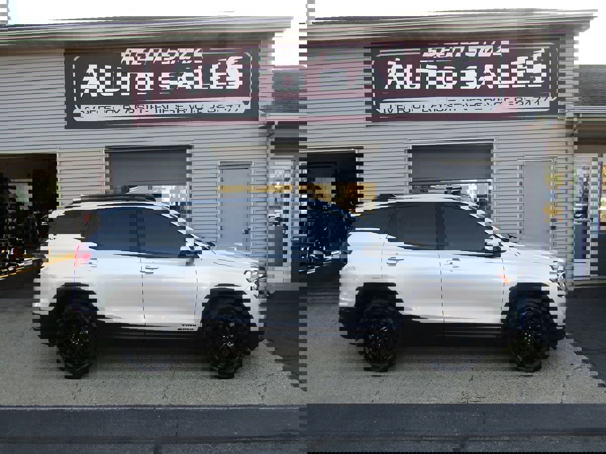 Used 2022 GMC Terrain SLT w/ Infotainment Package II image 2