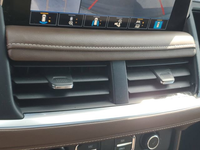 Used 2021 Chevrolet Suburban High Country w/ Premium Package AWD/4WD image 28