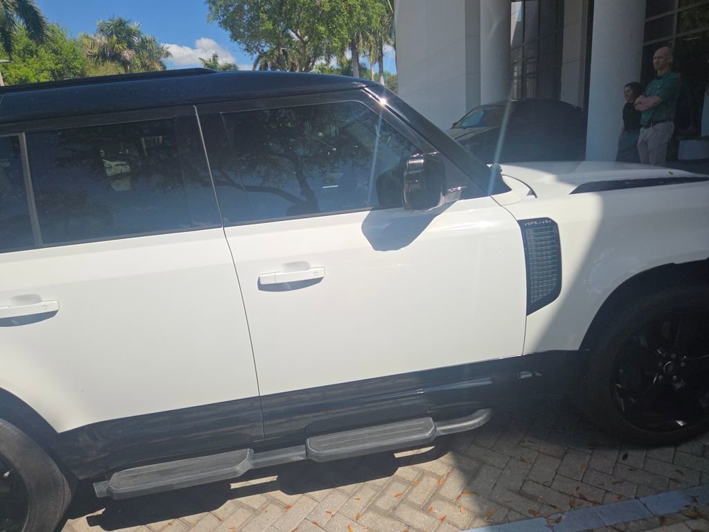 Used 2024 Land Rover Defender 110 X-Dynamic SE image 61