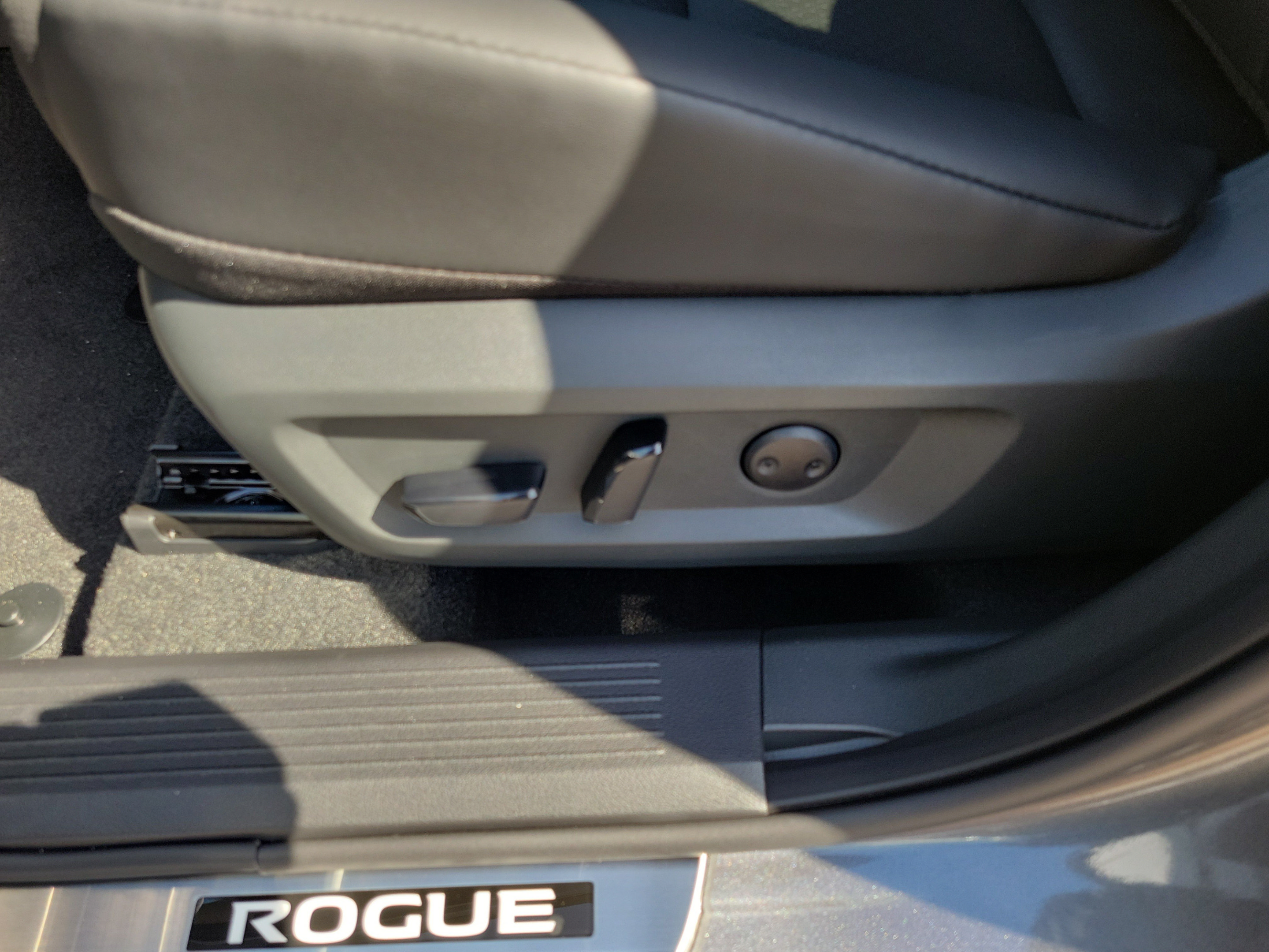 New 2026 Nissan Rogue Dark Armor FWD image 19