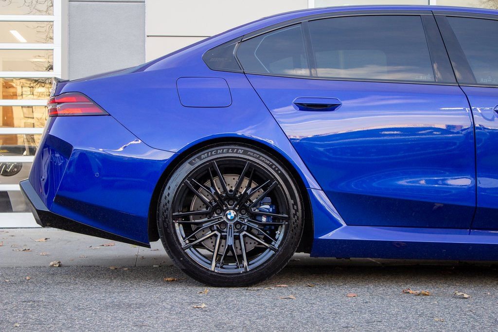 Used 2025 BMW M5 w/ Carbon Package image 6