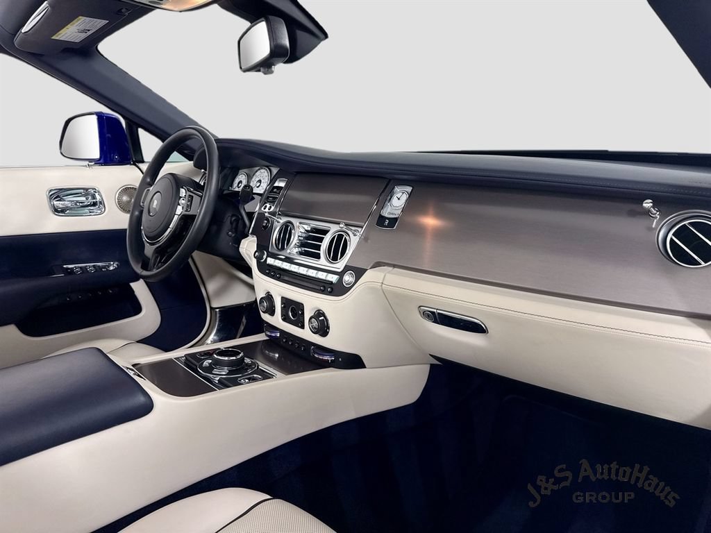Used 2017 Rolls-Royce Dawn RWD image 37