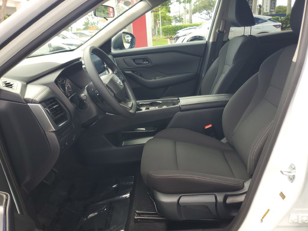 Certified 2025 Nissan Rogue S FWD image 15