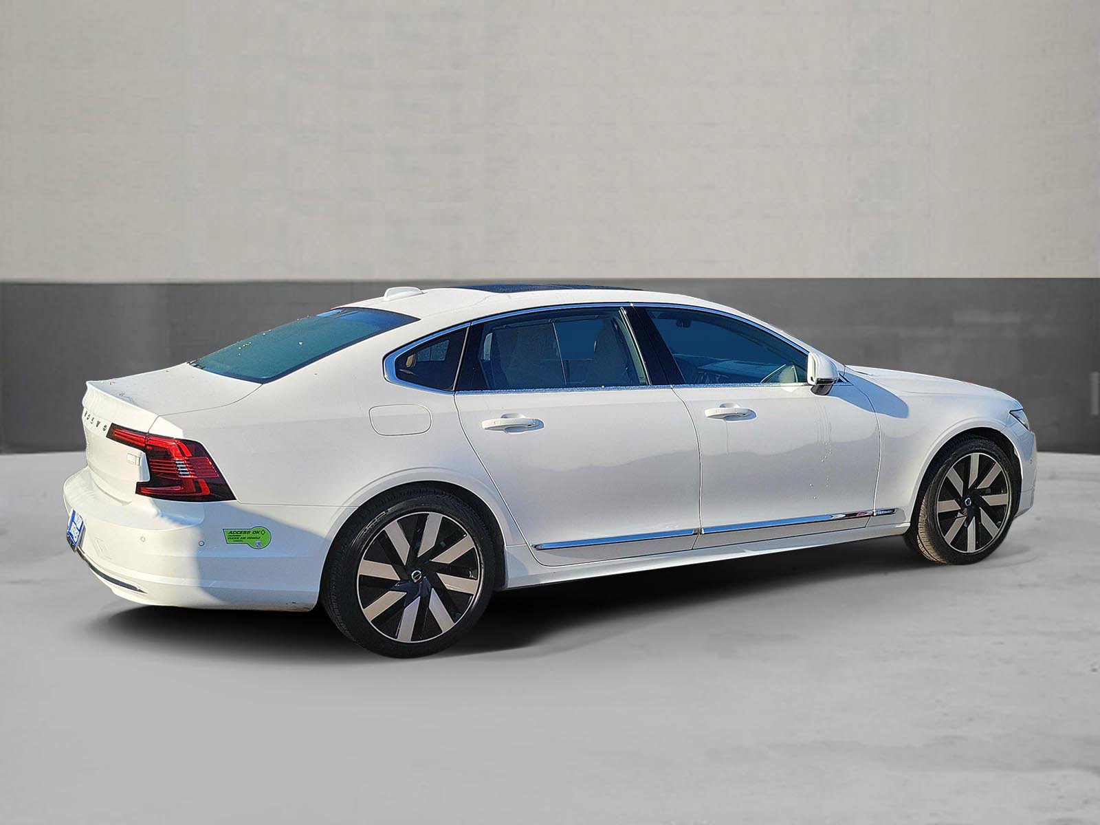Used 2023 Volvo S90 T8 Ultimate AWD/4WD image 2