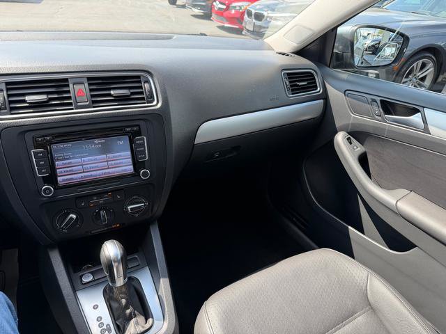 Used 2014 Volkswagen Jetta SE FWD image 16