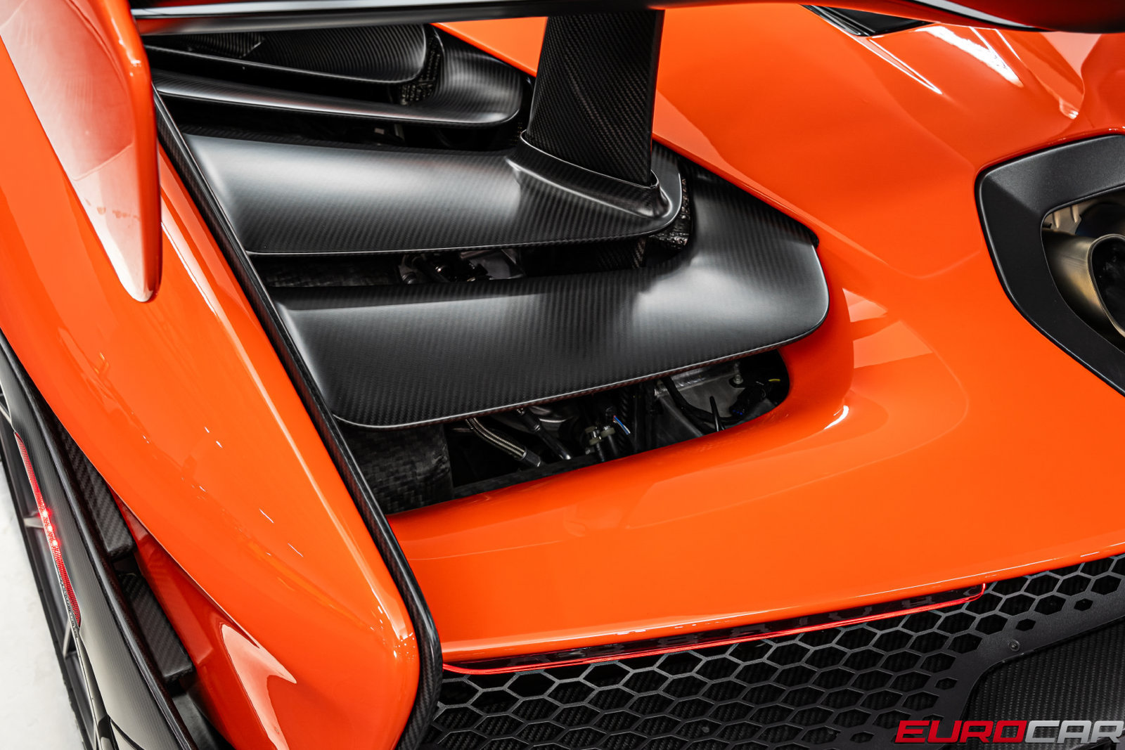 Used 2019 McLaren Senna RWD image 37