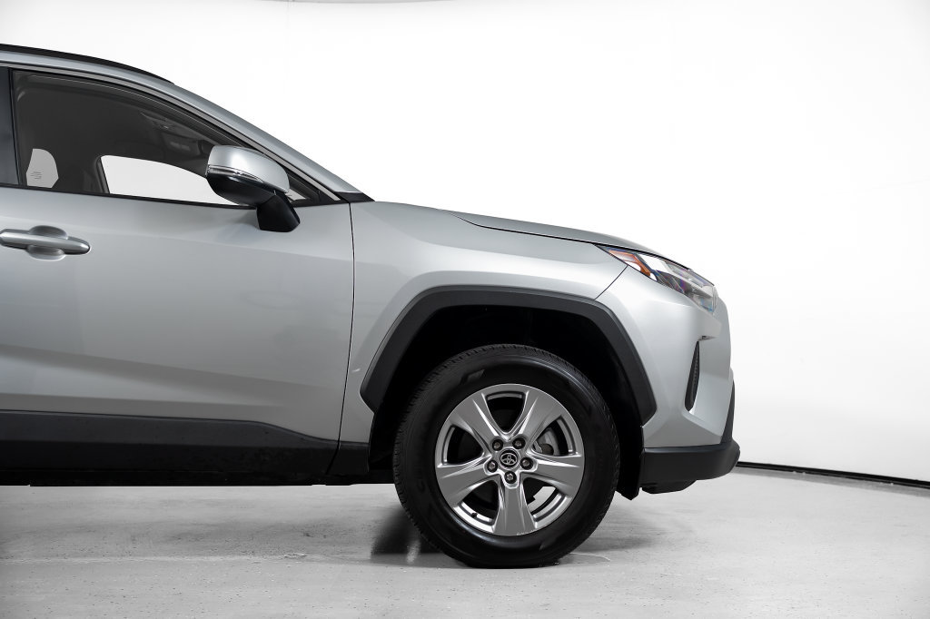 Used 2025 Toyota RAV4 XLE FWD image 4