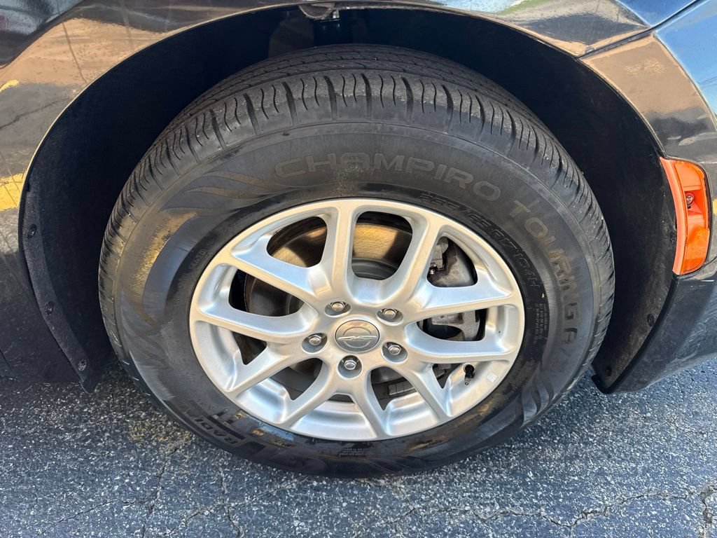 Used 2020 Chrysler Pacifica Touring-L FWD image 7