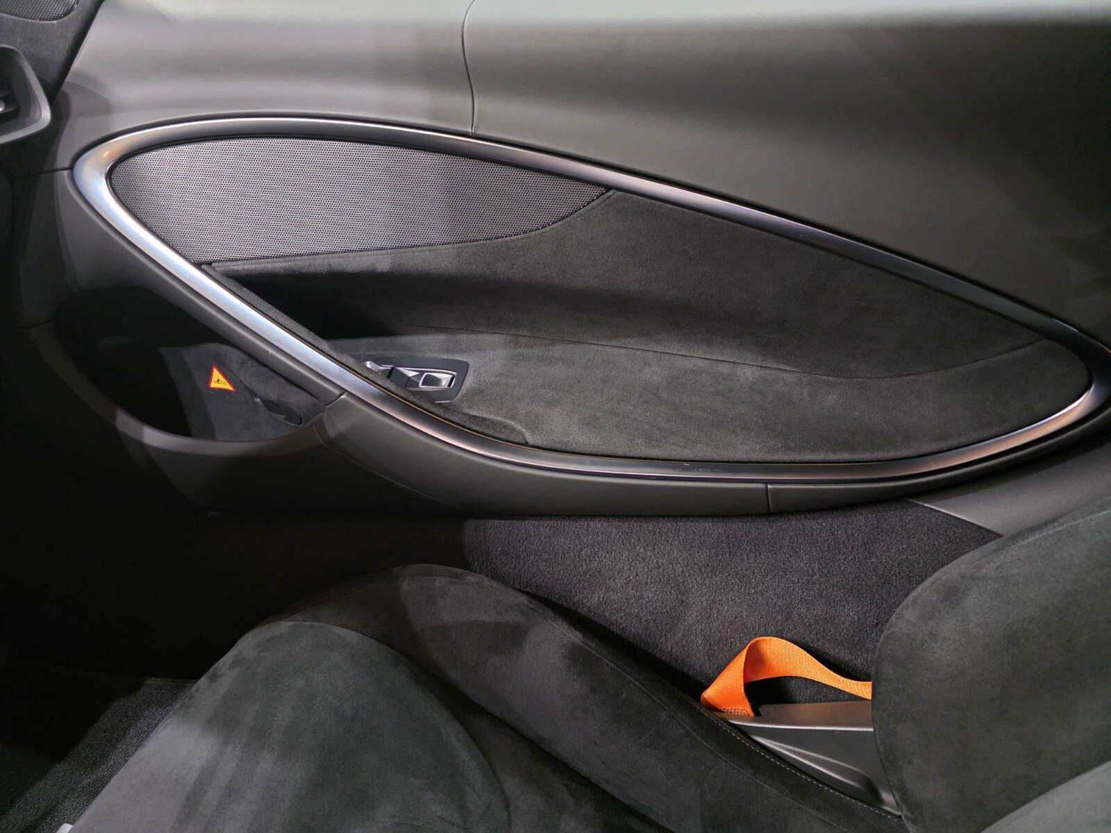 Used 2023 McLaren Artura image 14