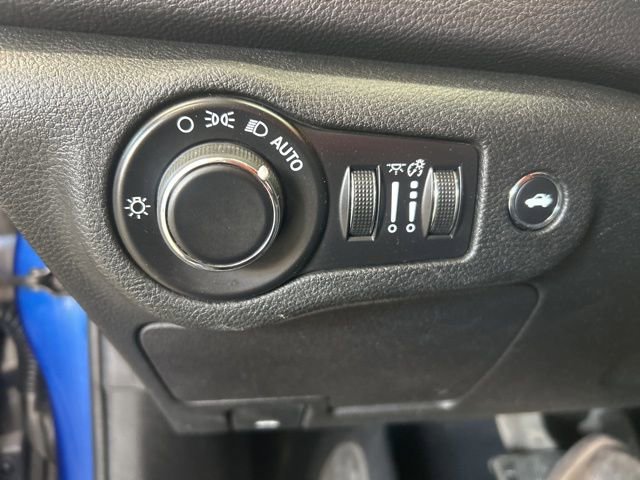 Used 2015 Chrysler 200 Limited image 16