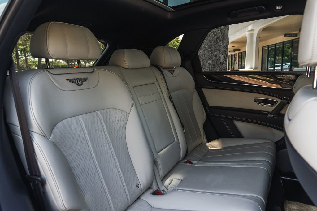 Used 2020 Bentley Bentayga image 23