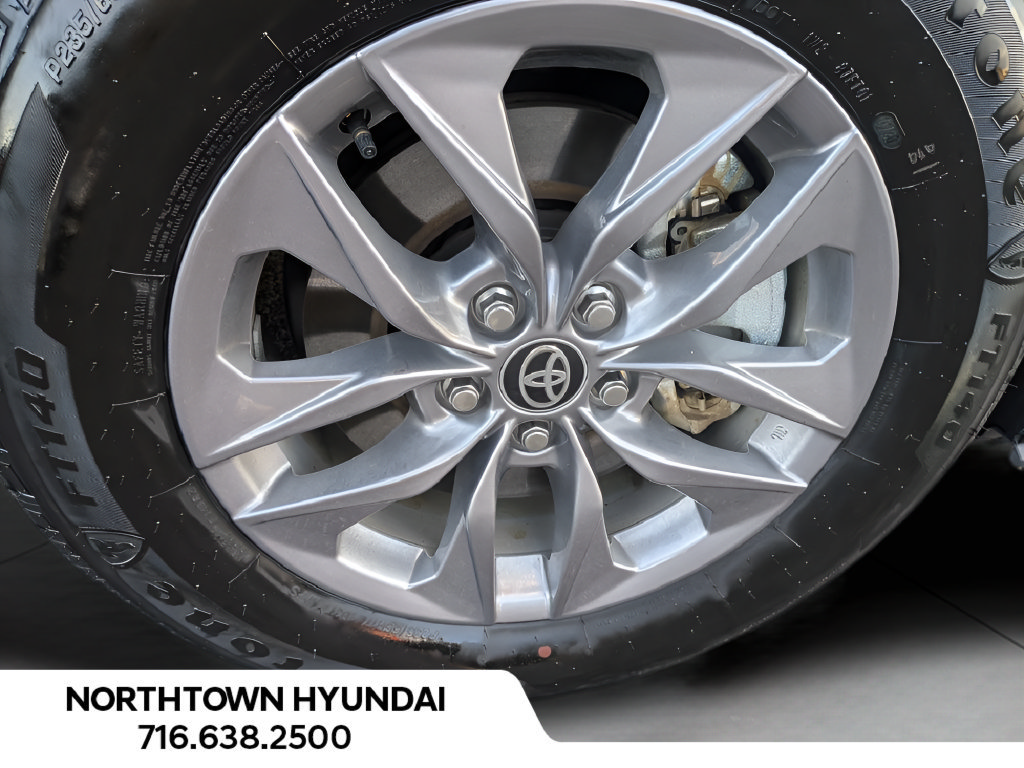 Used 2026 Toyota Sienna XLE FWD image 47