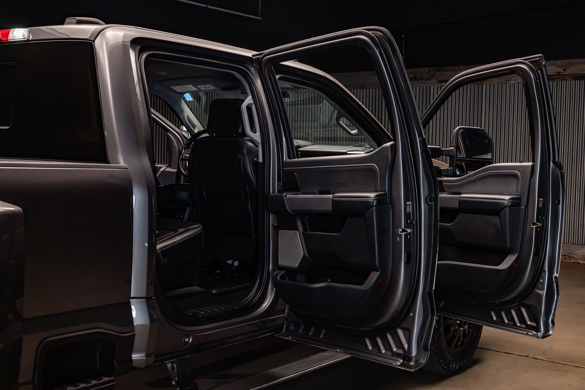 Used 2023 Ford F350 Lariat w/ Lariat Ultimate Package AWD/4WD image 30