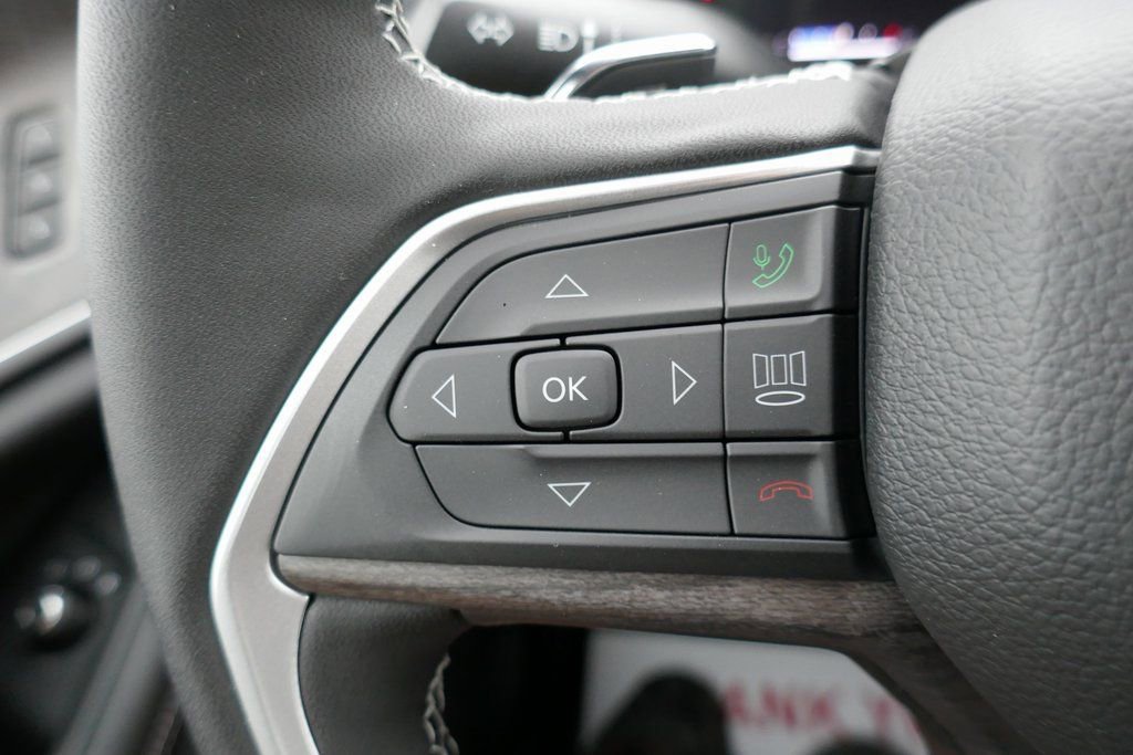 New 2025 Jeep Grand Cherokee L Limited image 17