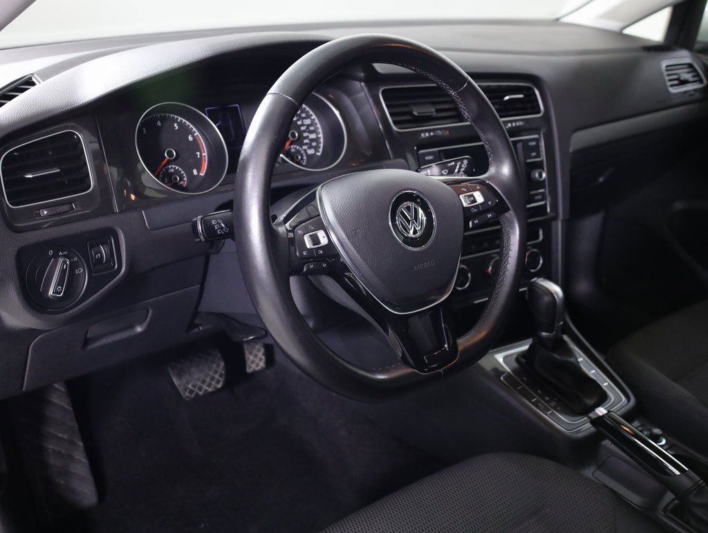Used 2018 Volkswagen Golf S image 12