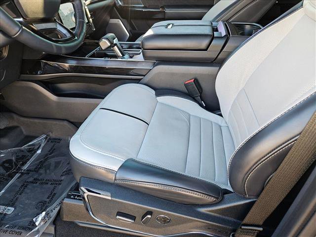 Used 2025 Ford F150 Lightning Platinum image 17