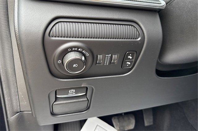 Used 2025 Jeep Grand Wagoneer L Series III w/ Rear Seat Video Group 1 image 18