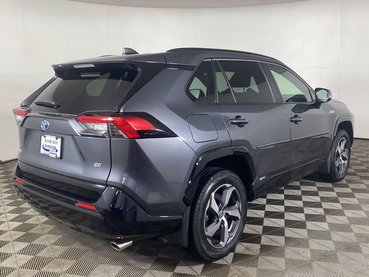 Used 2021 Toyota RAV4 SE w/ Weather & Moonroof Package AWD/4WD image 6