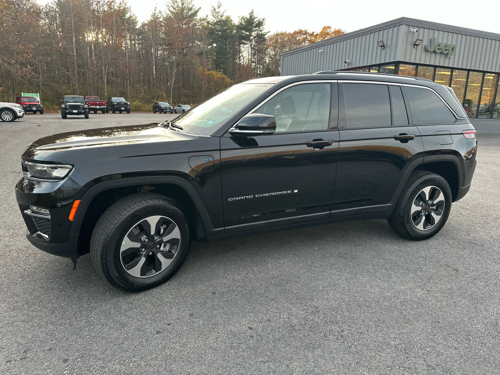 Used 2023 Jeep Grand Cherokee 4WD 4xe image 11